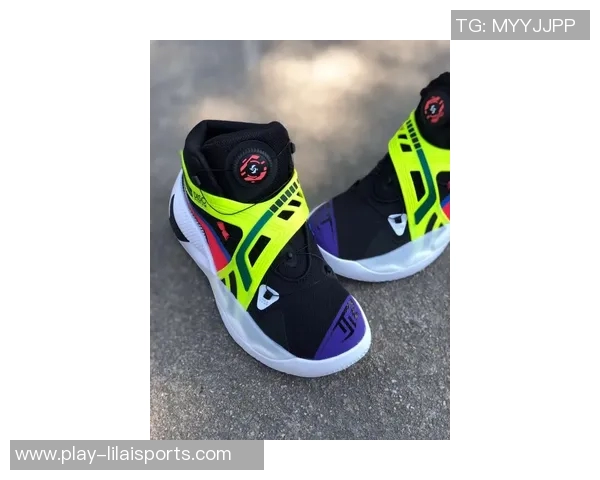 篮球鞋也能踢足球吗探讨运动鞋在不同场合的适用性与表现