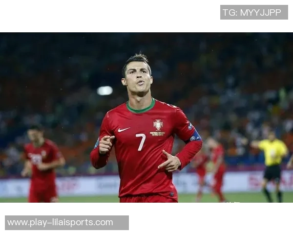 足球30号的传奇之路：从青涩少年到绿茵场上的英雄之旅